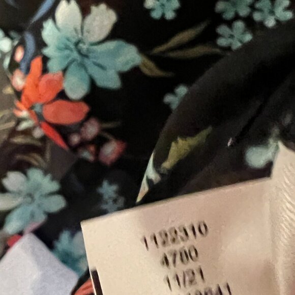 Lane Bryant Size 20 (2X) Chiffon Dark Floral Print Flowy Sleeveless Blouse Tank - Picture 7 of 7